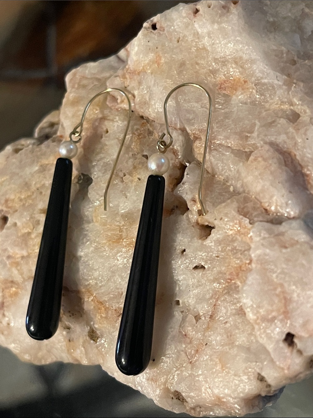 Vintage 14k Gold Onyx & Pearl Monochrome Dangling Earrings